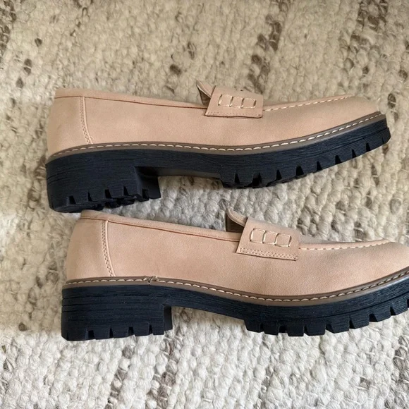 Women’s Classic Platform Chunky Loafers - Picture 2 of 5